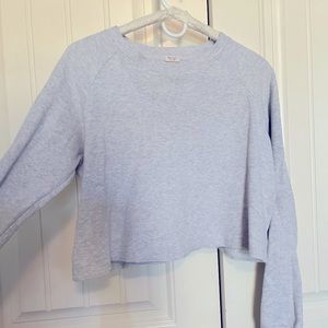 Light gray ribbed cropped long sleeve shirt